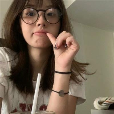滚女揾老衬 海报